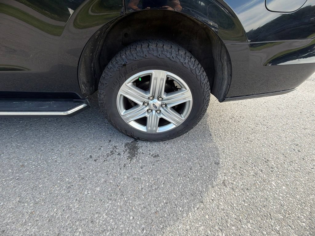 Used 2019 Ford Expedition XLT w/ Equipment Group 202A AWD/4WD image 11