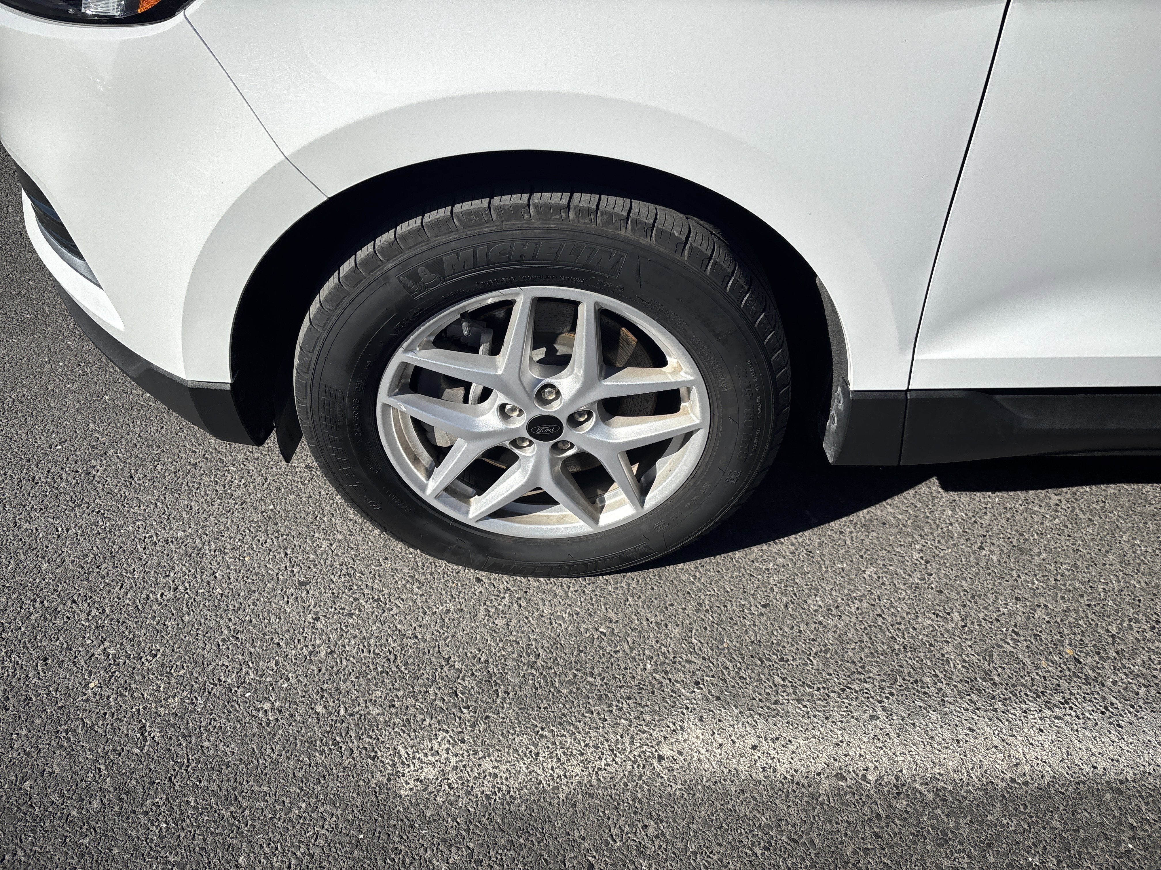 Used 2024 Ford Edge SEL image 11