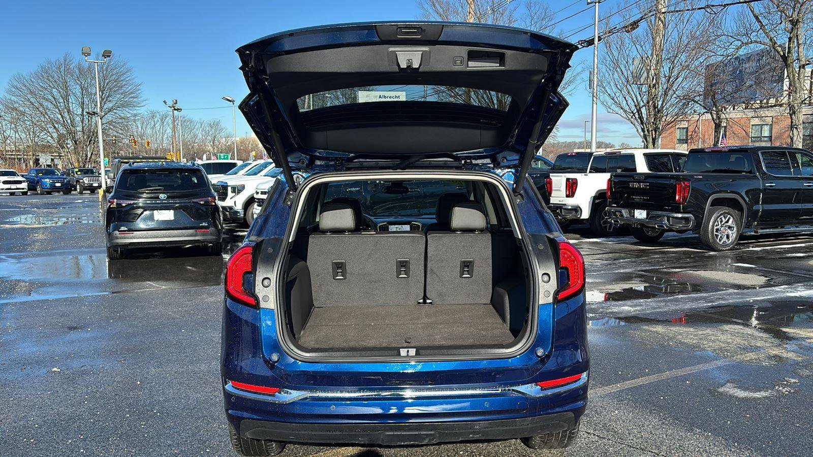 Used 2023 GMC Terrain Denali image 32