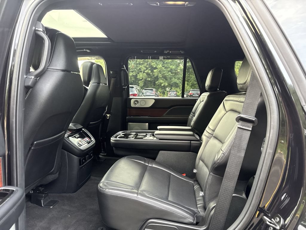 Used 2021 Lincoln Navigator Reserve w/ Luxury Package AWD/4WD image 25