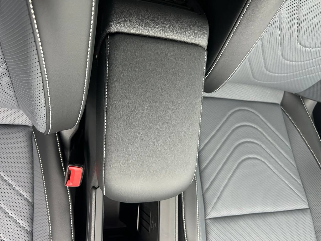 New 2026 Volkswagen Tiguan SE FWD image 32
