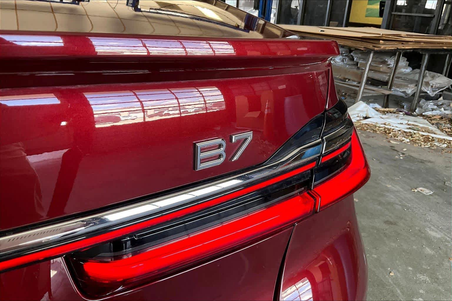 Used 2022 BMW ALPINA B7 xDrive w/ Luxury Rear Seating Package image 32