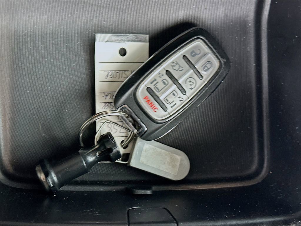 Used 2024 Chrysler Pacifica Touring-L FWD image 34