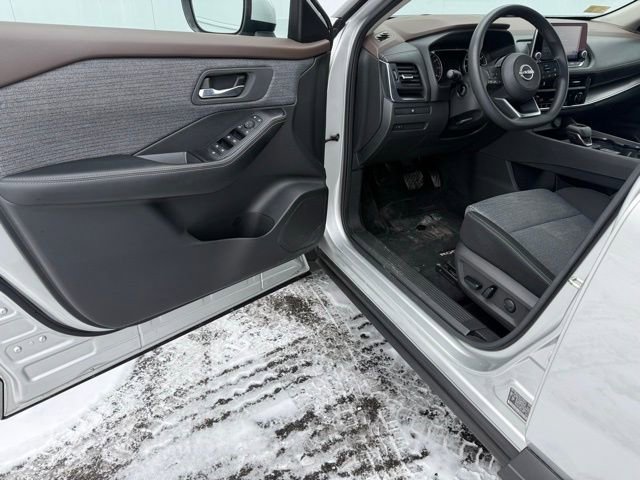 Certified 2023 Nissan Rogue SV image 8