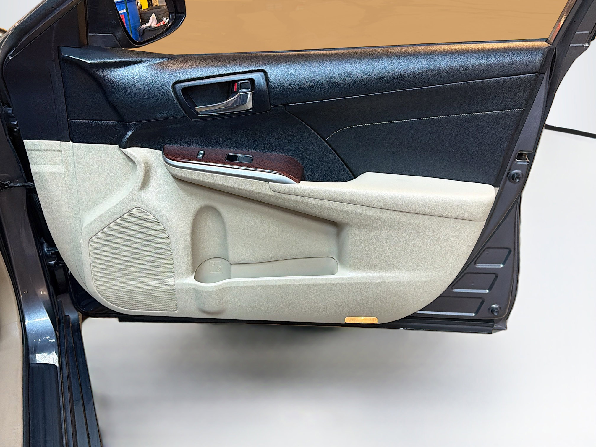 Used 2013 Toyota Camry XLE w/ Leather Pkg image 33