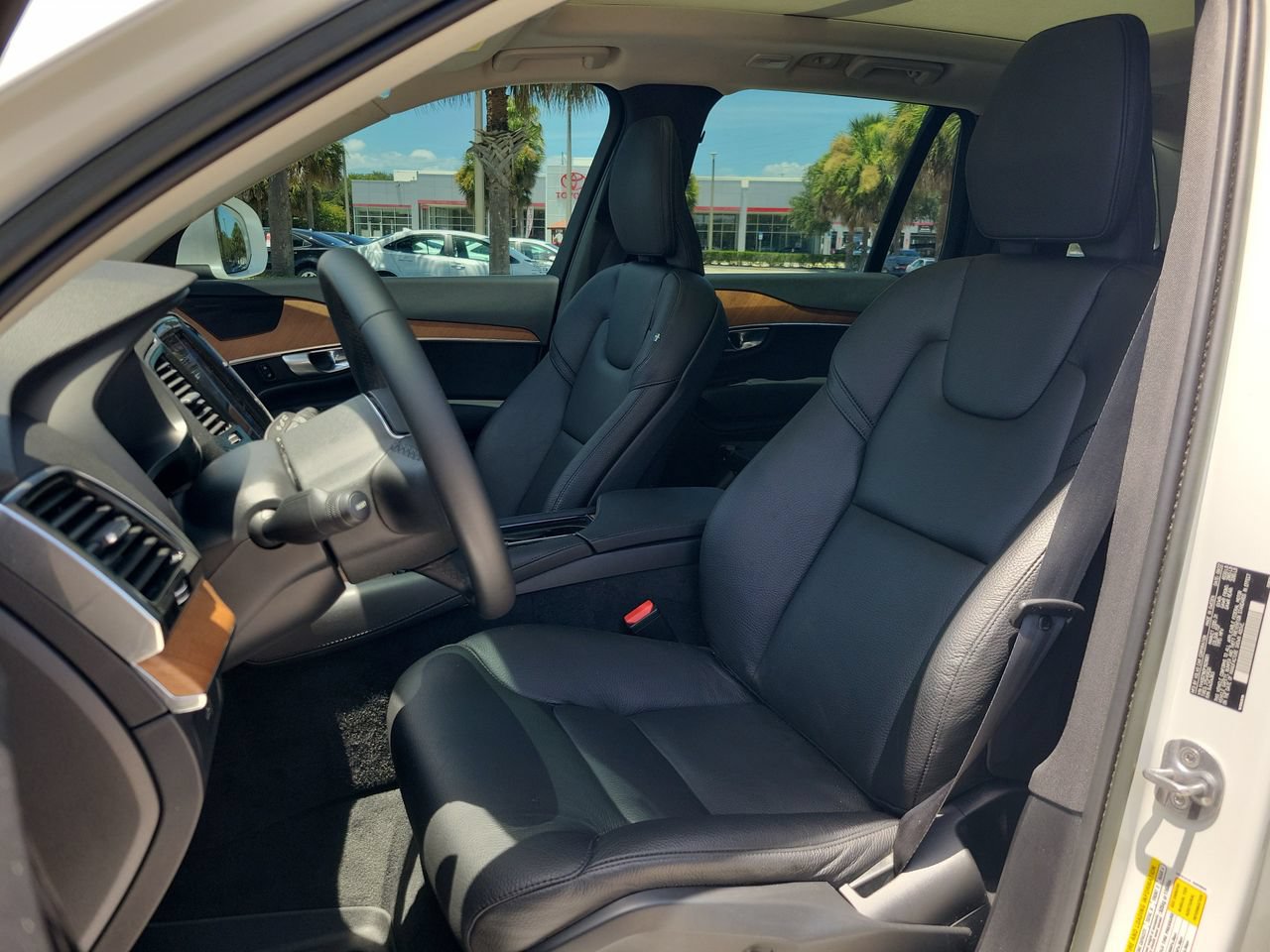 Used 2023 Volvo XC90 B6 Plus AWD/4WD image 17