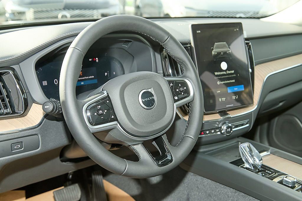 New 2026 Volvo XC60 B5 Ultra w/ Protection Package Premier image 12