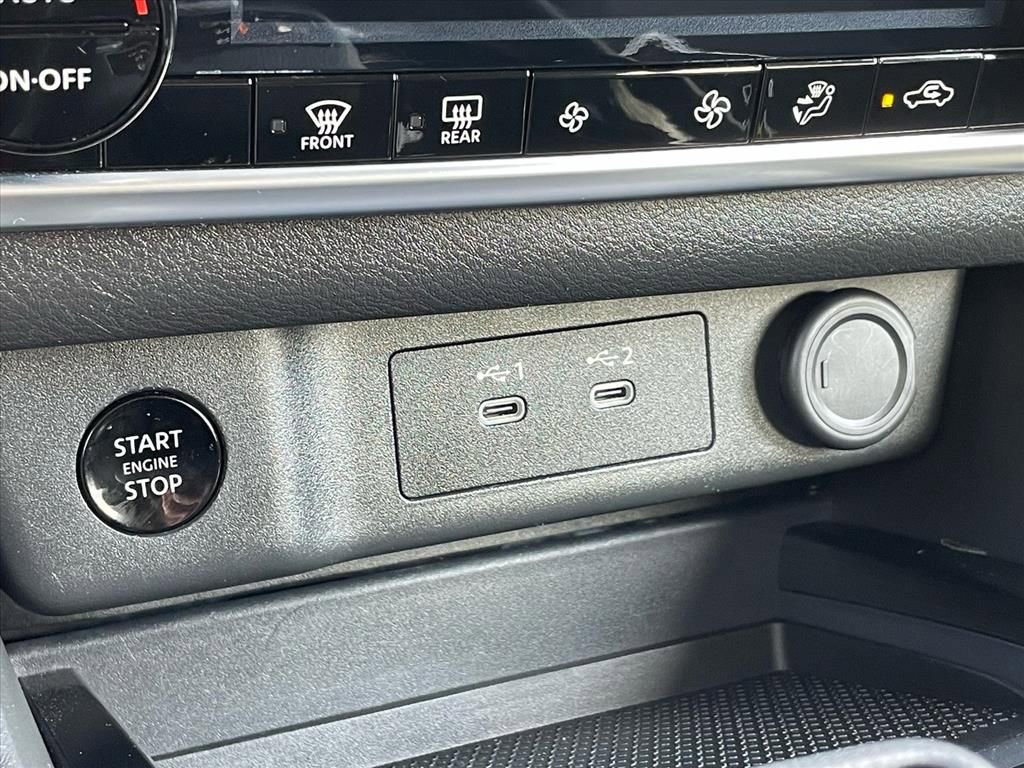 Used 2025 Nissan Rogue SV image 13