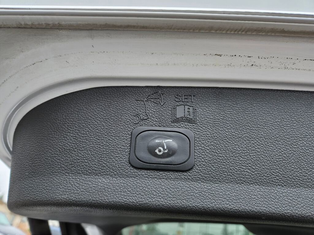 Used 2018 Ford Escape SEL w/ Ford Safe & Smart Package image 11
