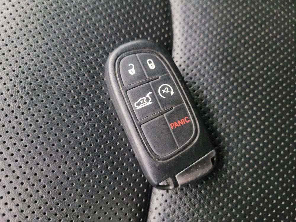 Used 2020 Jeep Cherokee High Altitude image 32