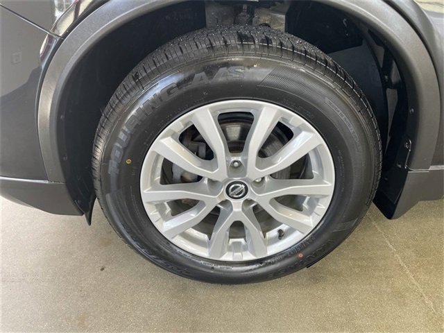 Used 2018 Nissan Rogue SV image 9