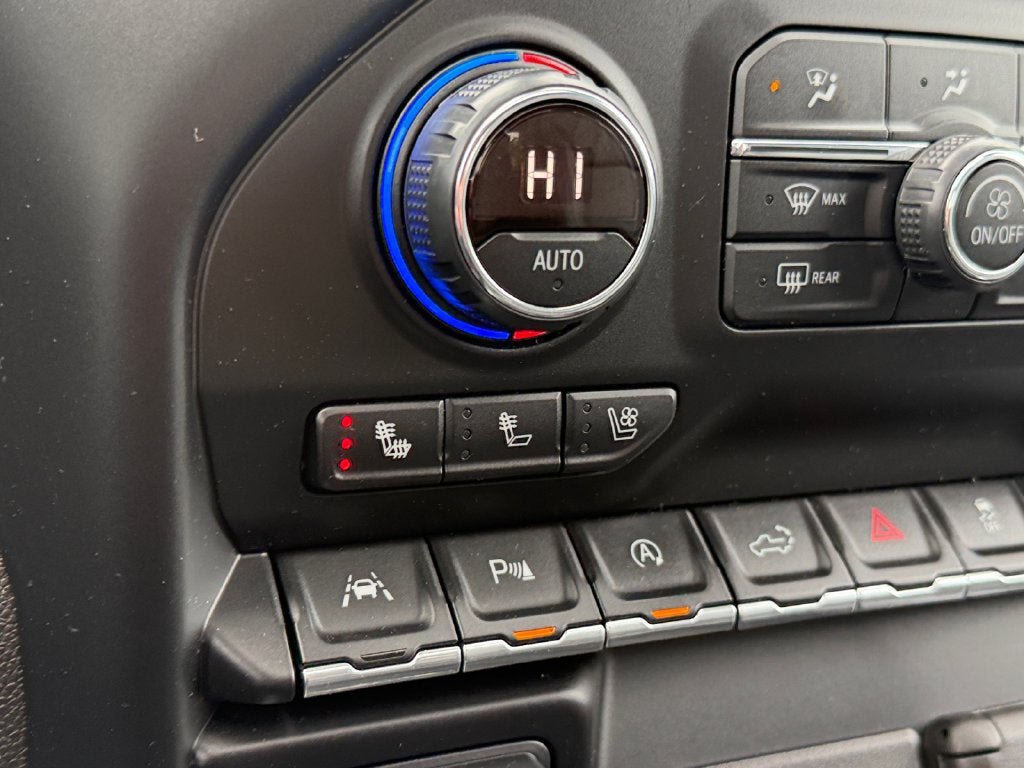Used 2019 Chevrolet Silverado 1500 High Country w/ Technology Package AWD/4WD image 34