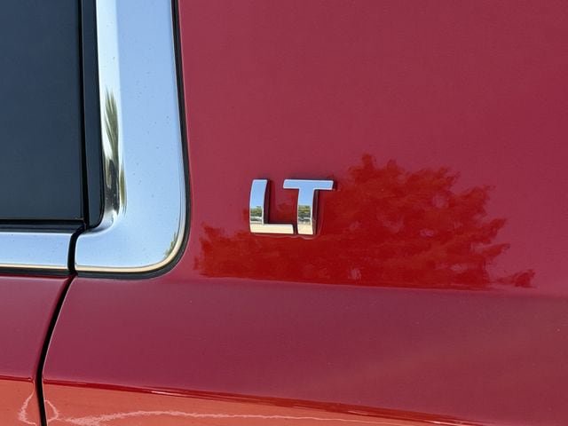Used 2020 Chevrolet Suburban LT AWD/4WD image 8