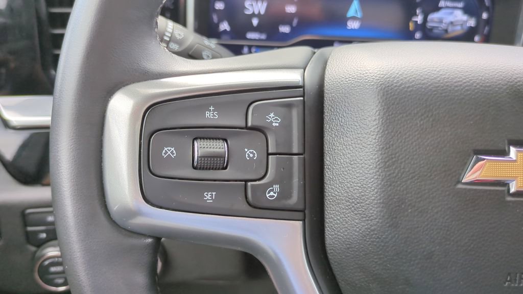 Used 2023 Chevrolet Silverado 1500 LT AWD/4WD image 23