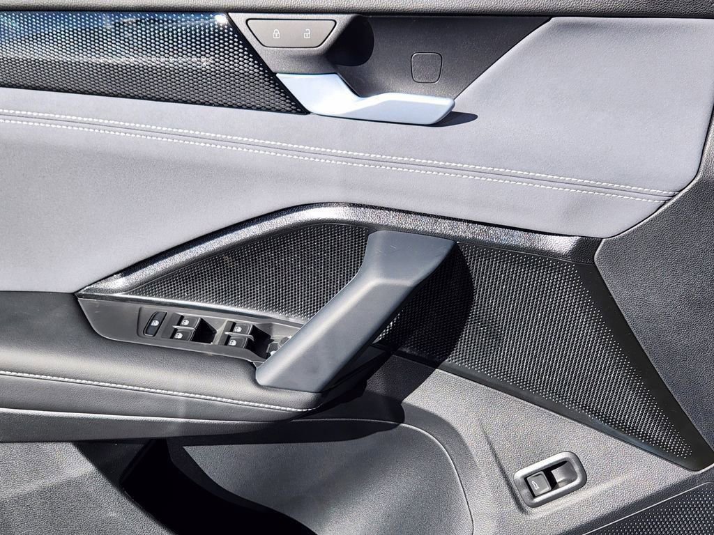 New 2026 Volkswagen Tiguan SE R-Line image 13