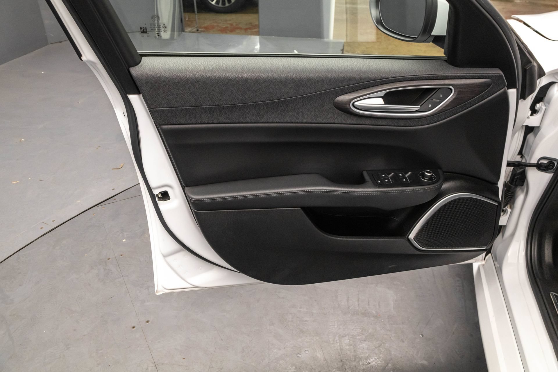 Used 2022 Alfa Romeo Giulia Ti AWD/4WD image 29