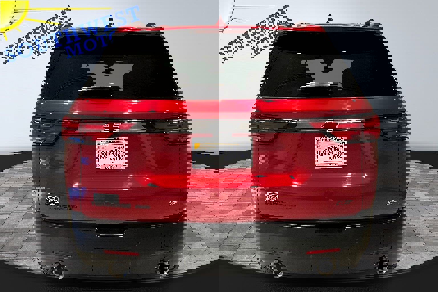 Used 2023 Chevrolet Traverse RS image 5