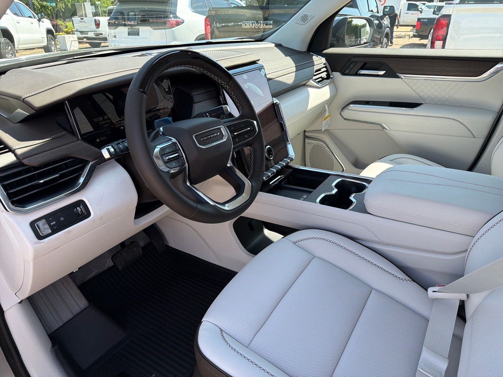 New 2026 GMC Acadia Denali w/ Super Cruise Package FWD image 9