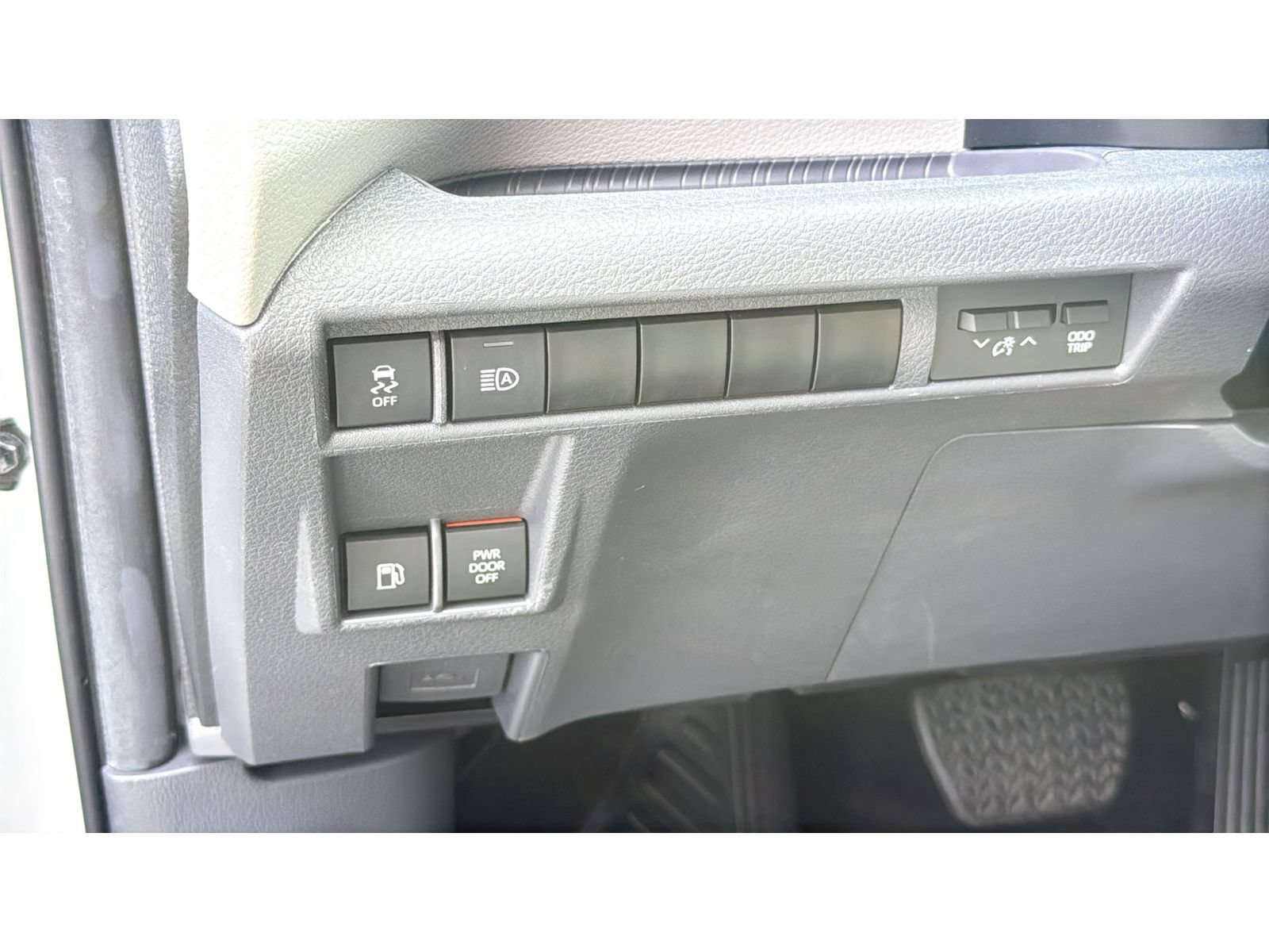 Certified 2024 Toyota Sienna XLE FWD image 16