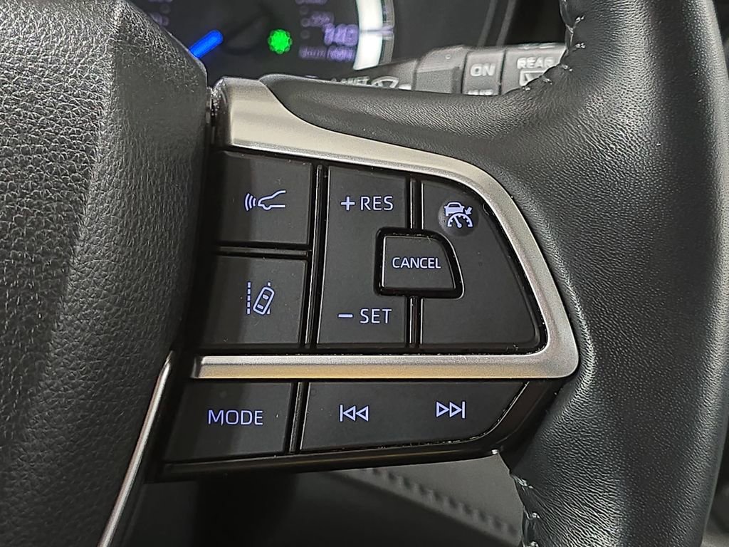 Used 2022 Toyota Highlander LE image 18