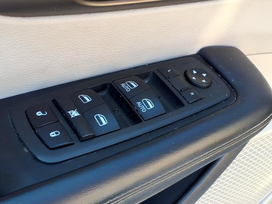 Used 2021 Chrysler Voyager Lxi FWD image 18
