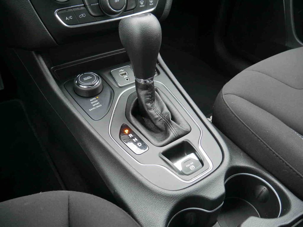 Used 2019 Jeep Cherokee Latitude w/ Popular Appearance Group image 25