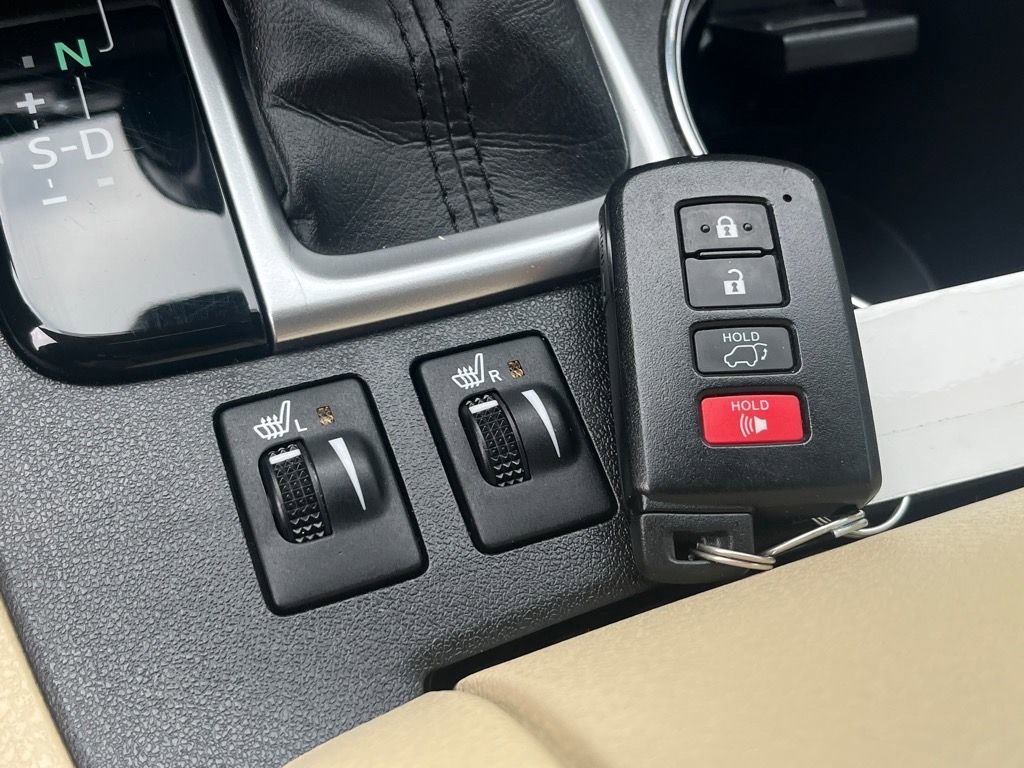 Used 2019 Toyota Highlander AWD V6 image 18