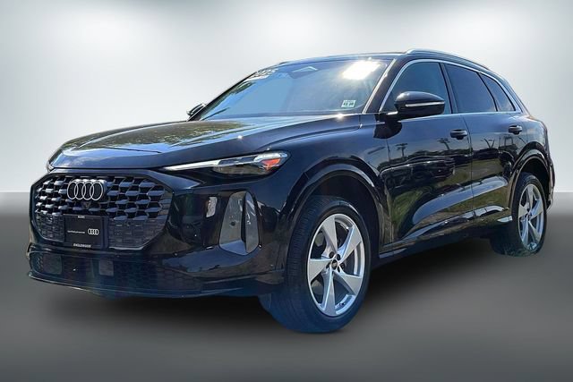Used 2025 Audi Q5 Premium Plus w/ Premium Plus AWD/4WD image 2
