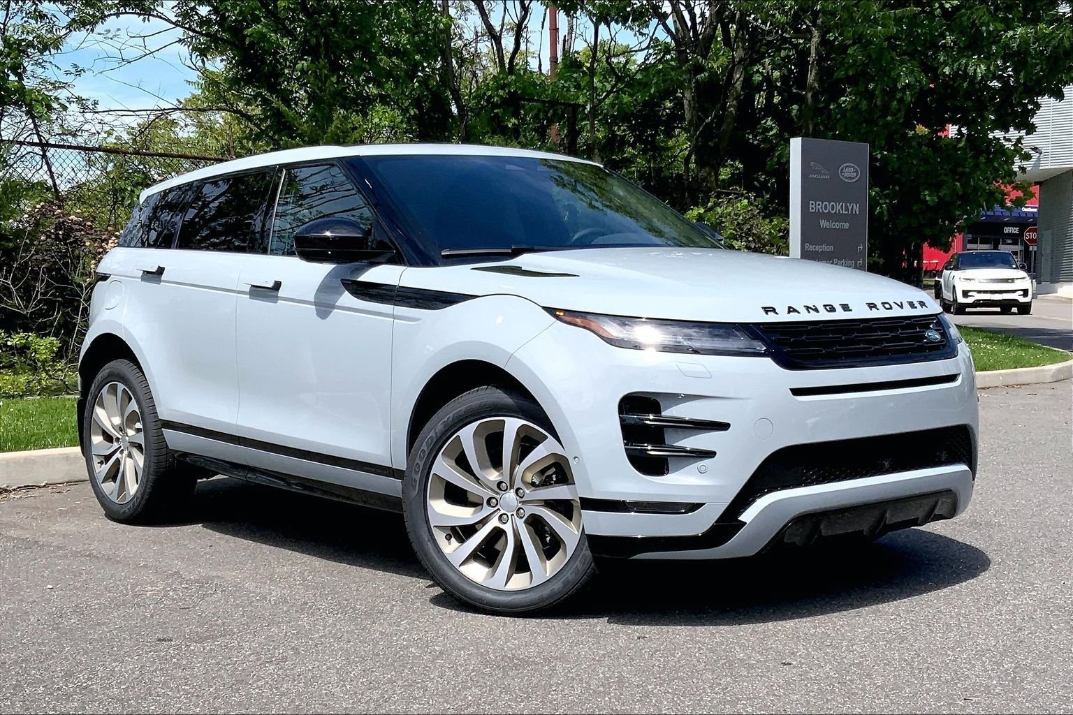 New 2026 Land Rover Range Rover Evoque Hoxton AWD/4WD image 2