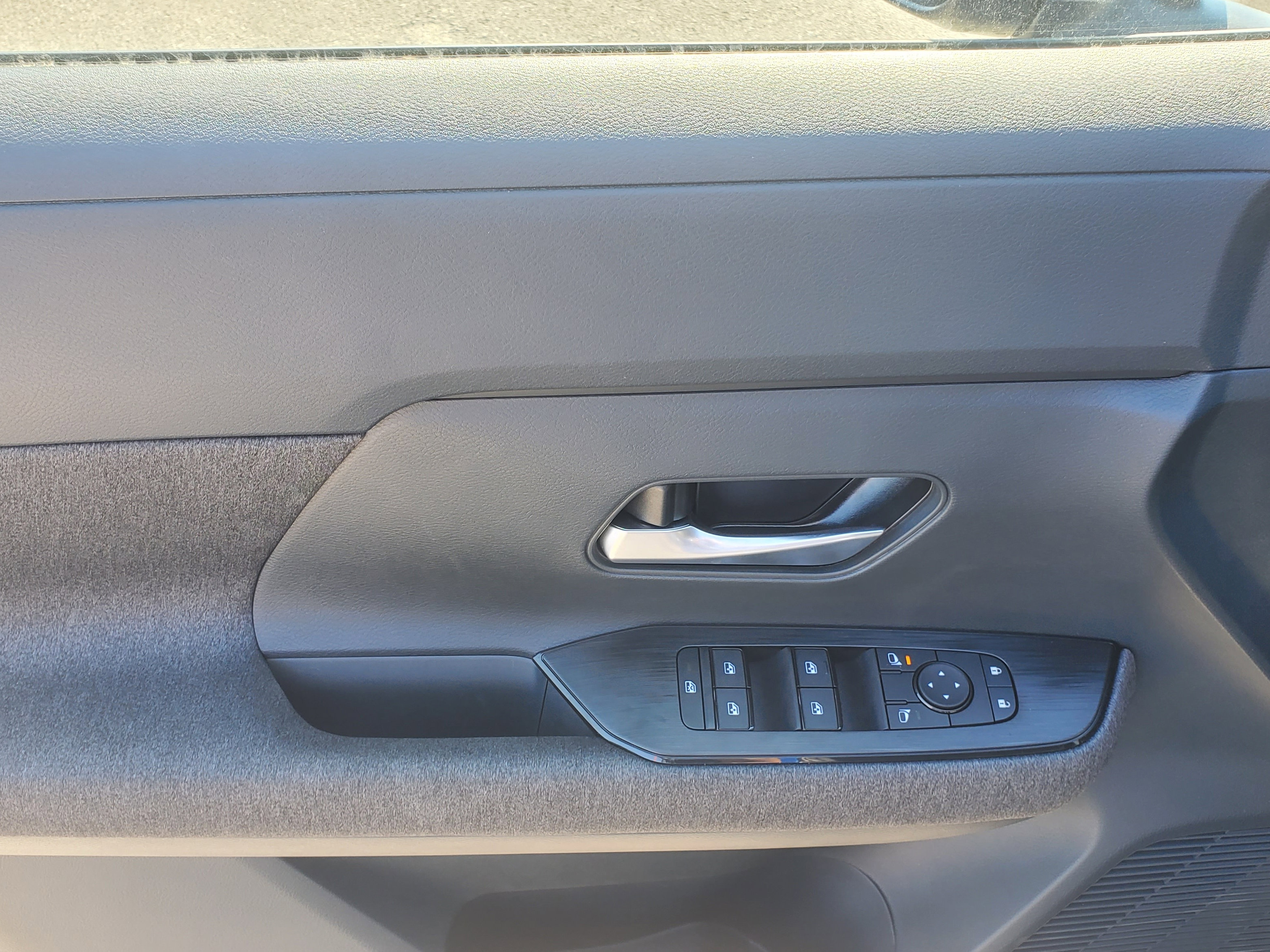 New 2025 Nissan Kicks SV w/ Illumination Package image 21