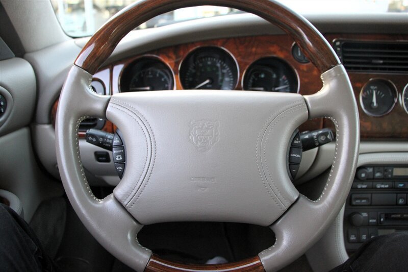 Used 1998 Jaguar XK8 Coupe RWD image 11