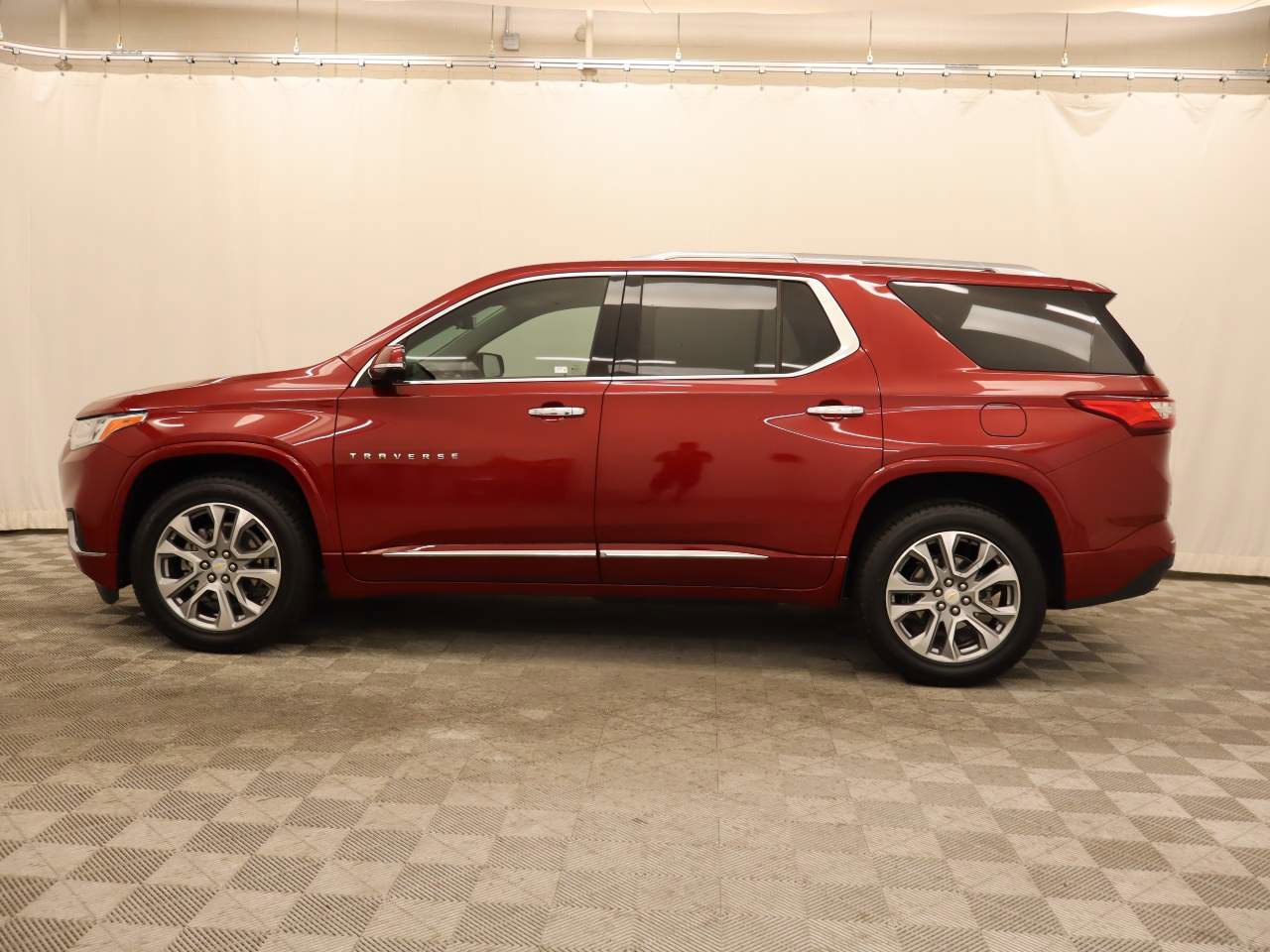 Used 2020 Chevrolet Traverse Premier w/ LPO, Floor Liner Package FWD image 2
