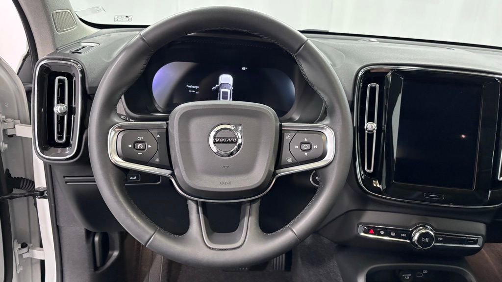 Used 2023 Volvo XC40 B5 Plus w/ Climate Package image 17