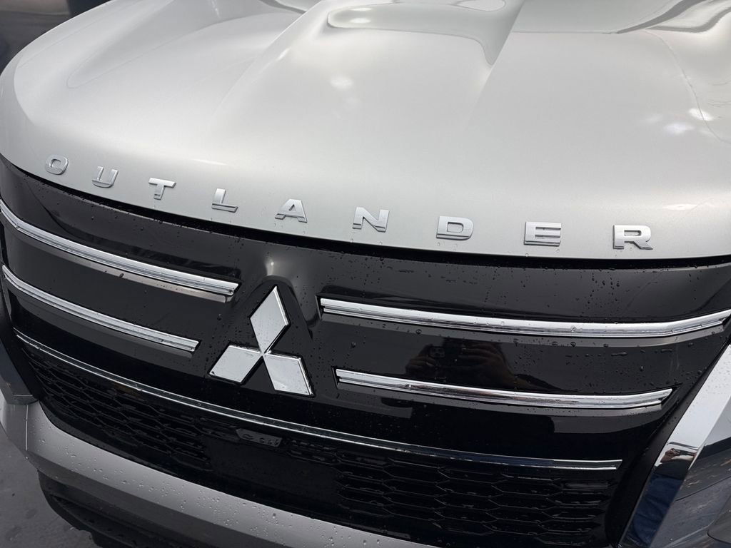 New 2026 Mitsubishi Outlander ES image 31