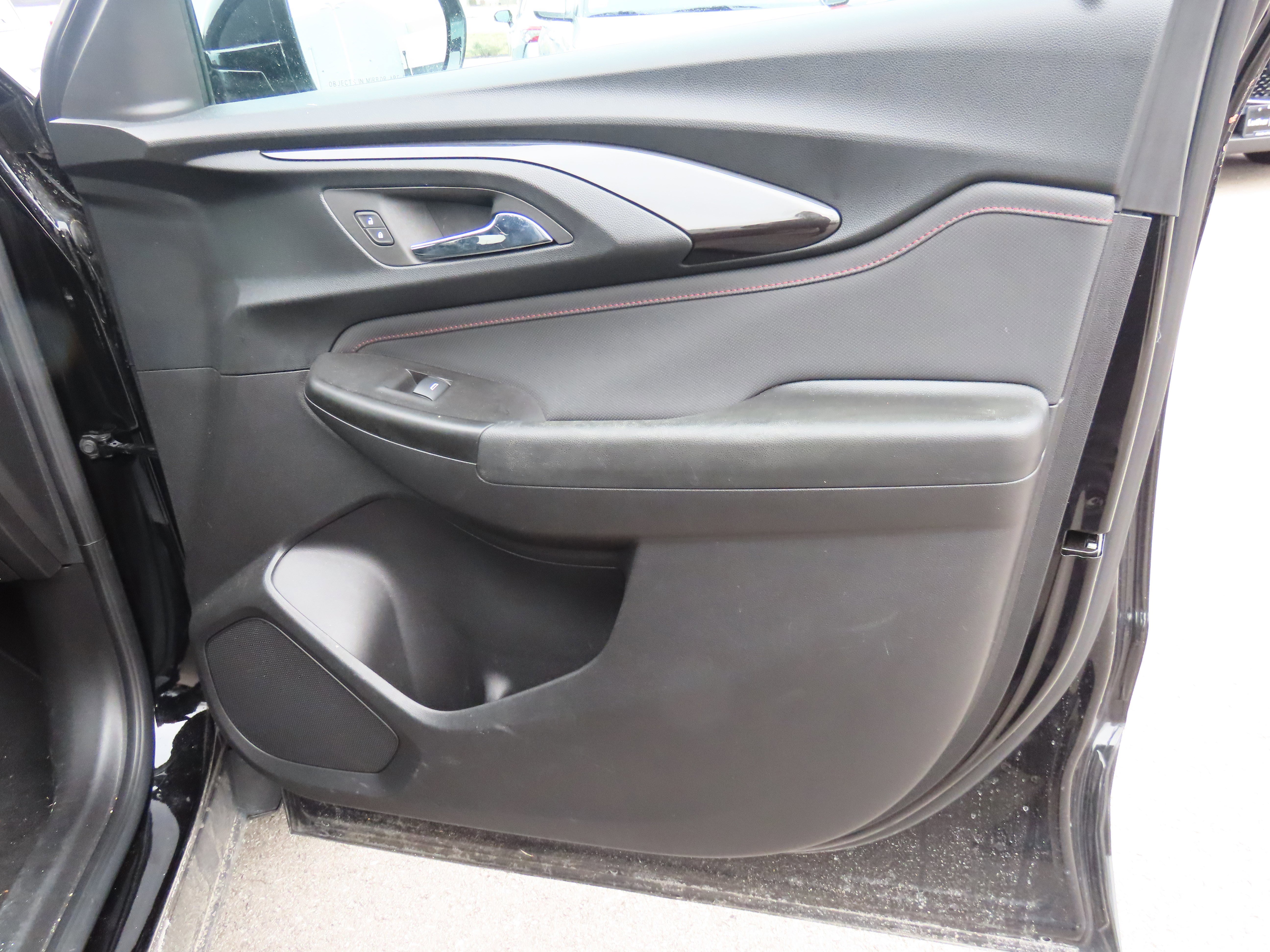 Used 2023 Chevrolet TrailBlazer RS w/ Sun and Liftgate Package AWD/4WD image 9