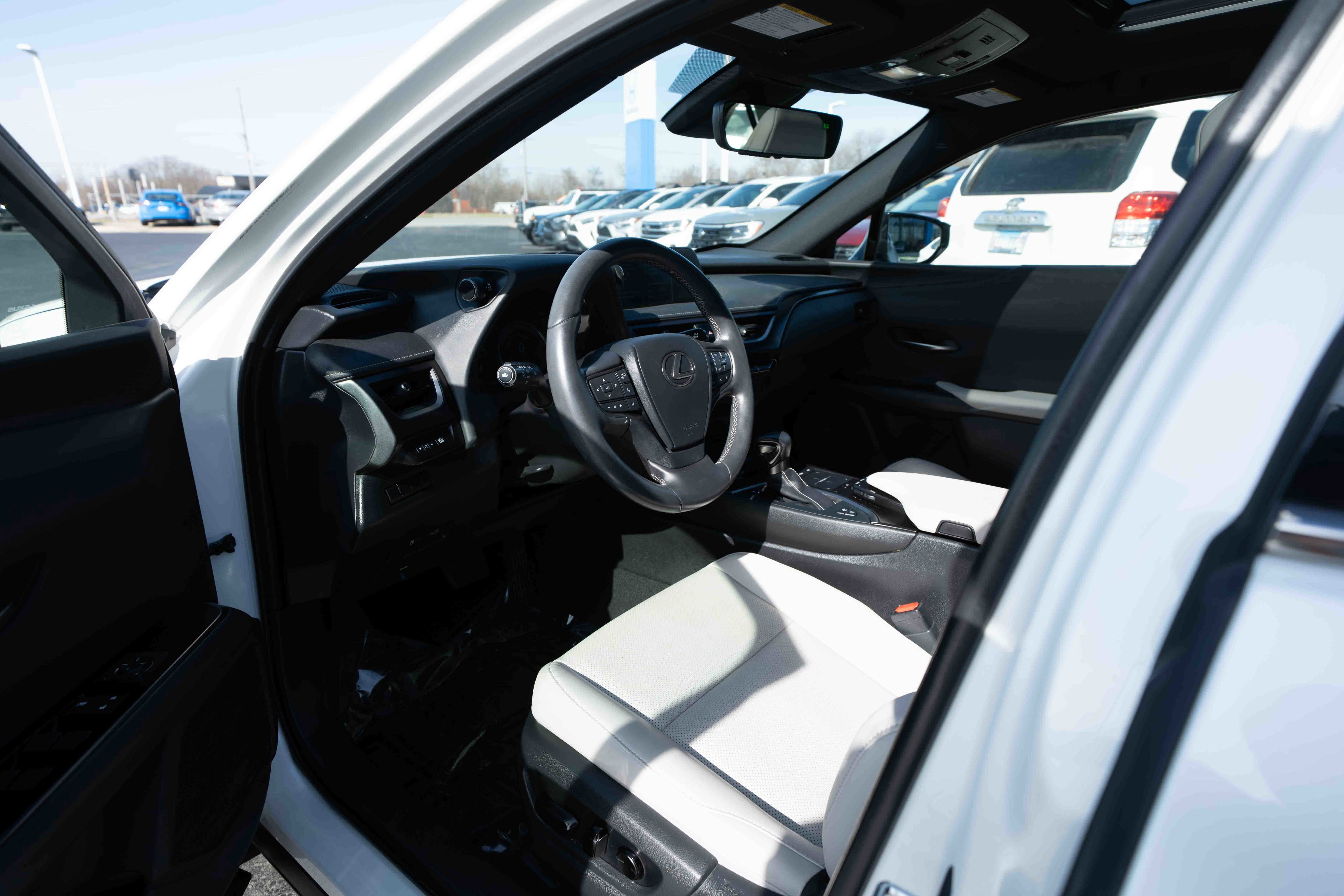 Used 2022 Lexus UX 250h UX 250h image 8