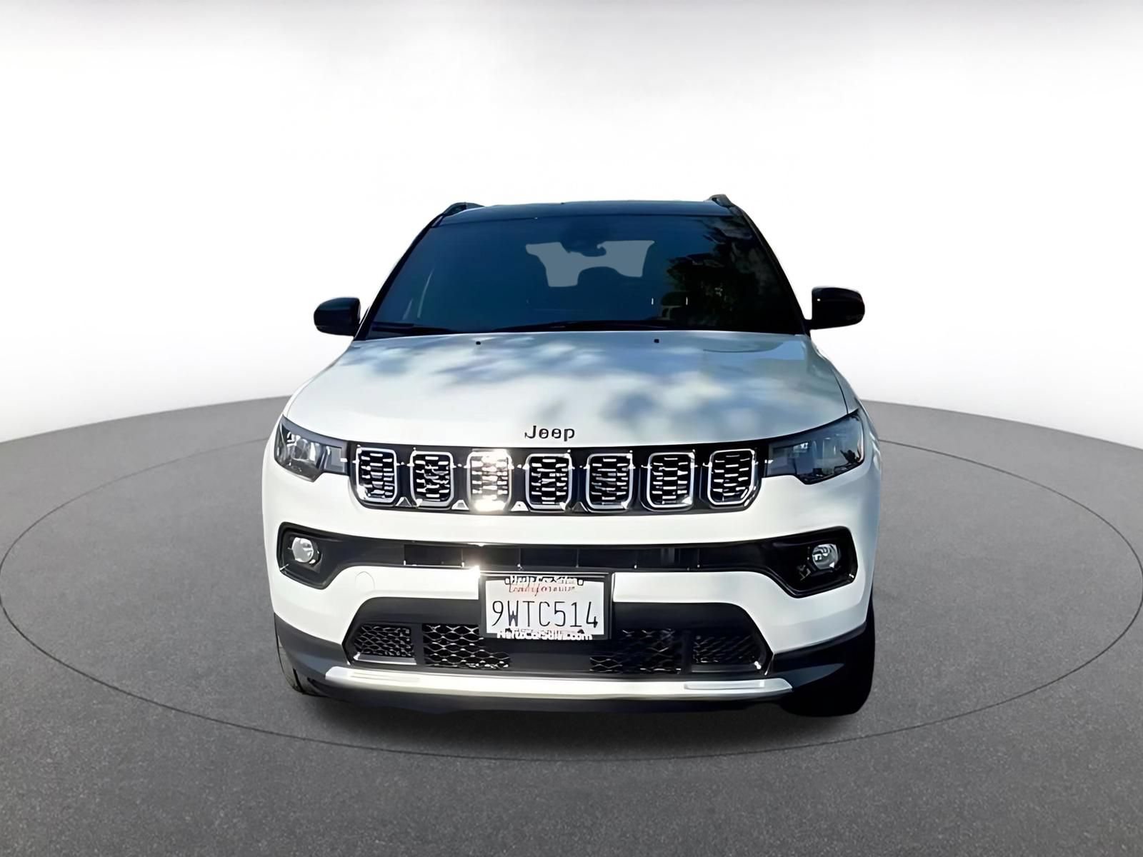 Used 2025 Jeep Compass Limited AWD/4WD image 4