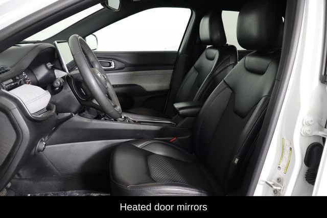 Used 2024 Jeep Compass Latitude AWD/4WD image 14