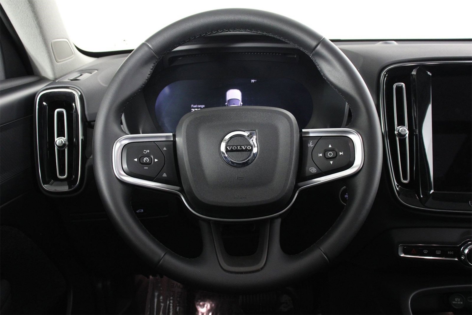 Certified 2025 Volvo XC40 B5 Core image 8