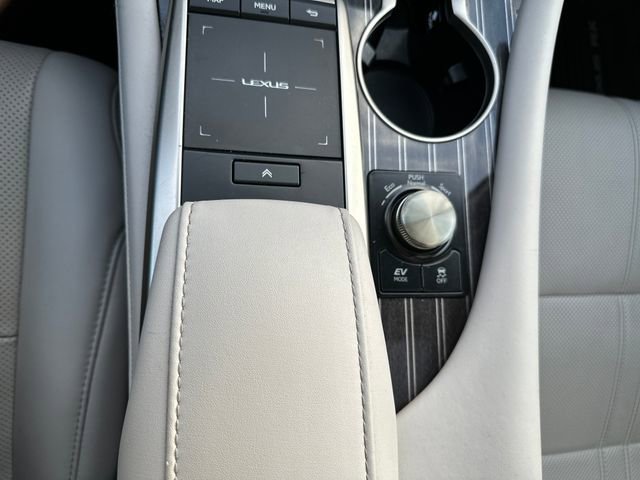 Used 2020 Lexus RX 450h AWD w/ Luxury Package image 18