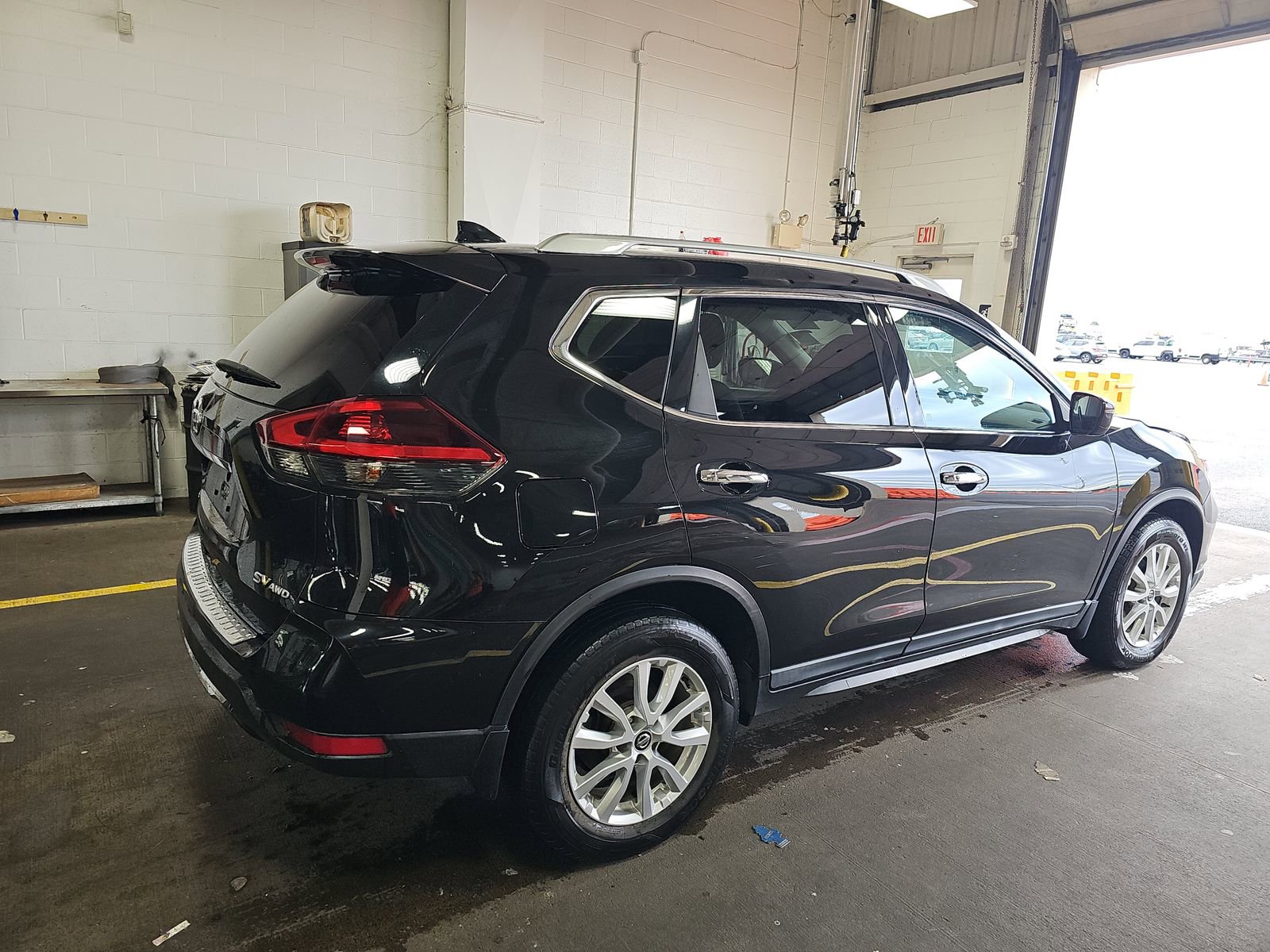 Used 2018 Nissan Rogue SV image 7