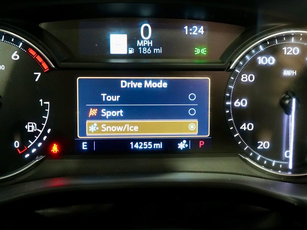 Used 2024 Cadillac XT5 Premium Luxury image 23