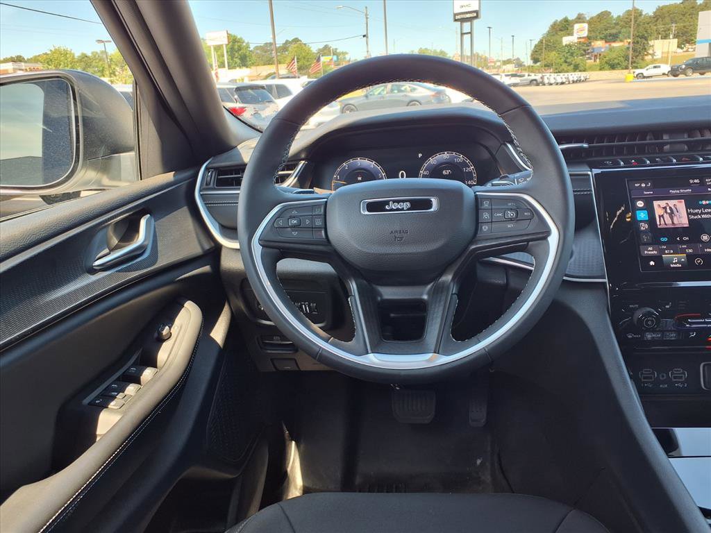 Used 2024 Jeep Grand Cherokee Laredo X w/ Luxury Tech Group I AWD/4WD image 25