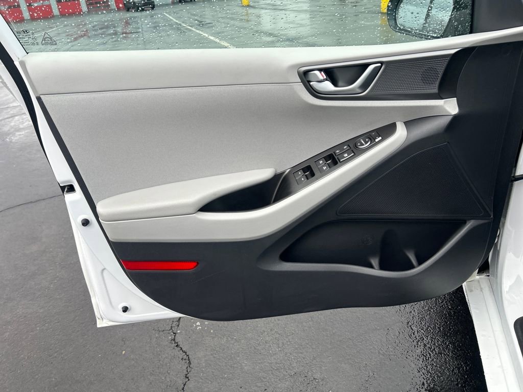 Used 2020 Hyundai Ioniq SEL image 19