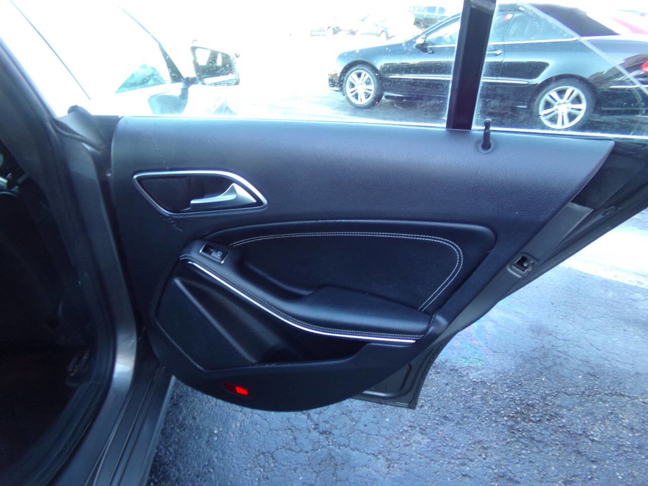 Used 2014 Mercedes-Benz CLA 250 image 37