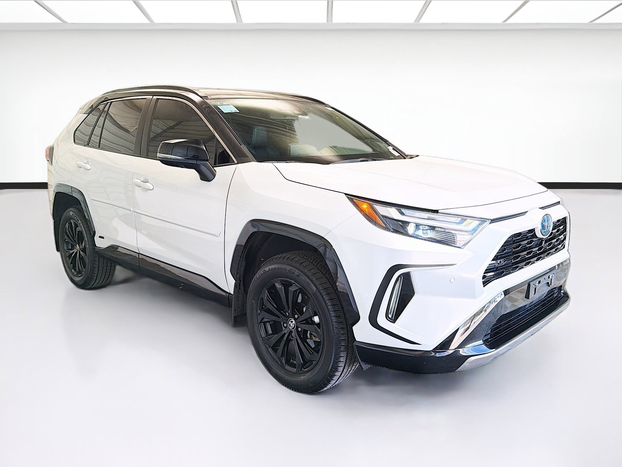Used 2023 Toyota RAV4 XSE AWD/4WD image 3