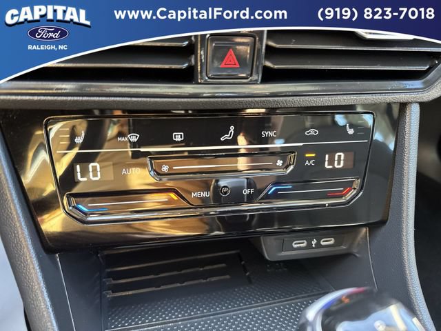 Used 2025 Volkswagen Jetta SE FWD image 30