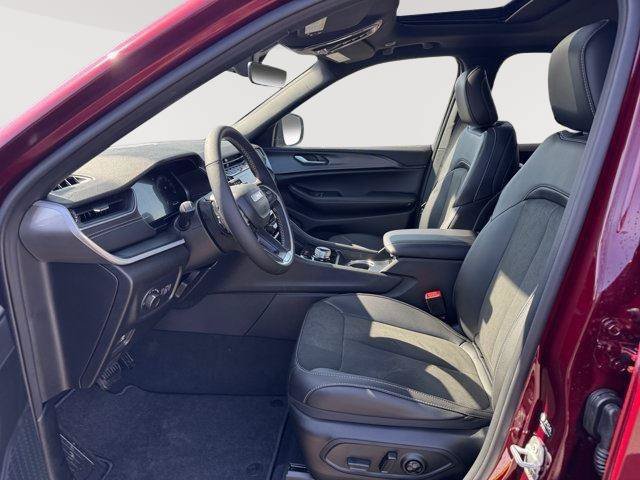 New 2025 Jeep Grand Cherokee Altitude AWD/4WD image 9
