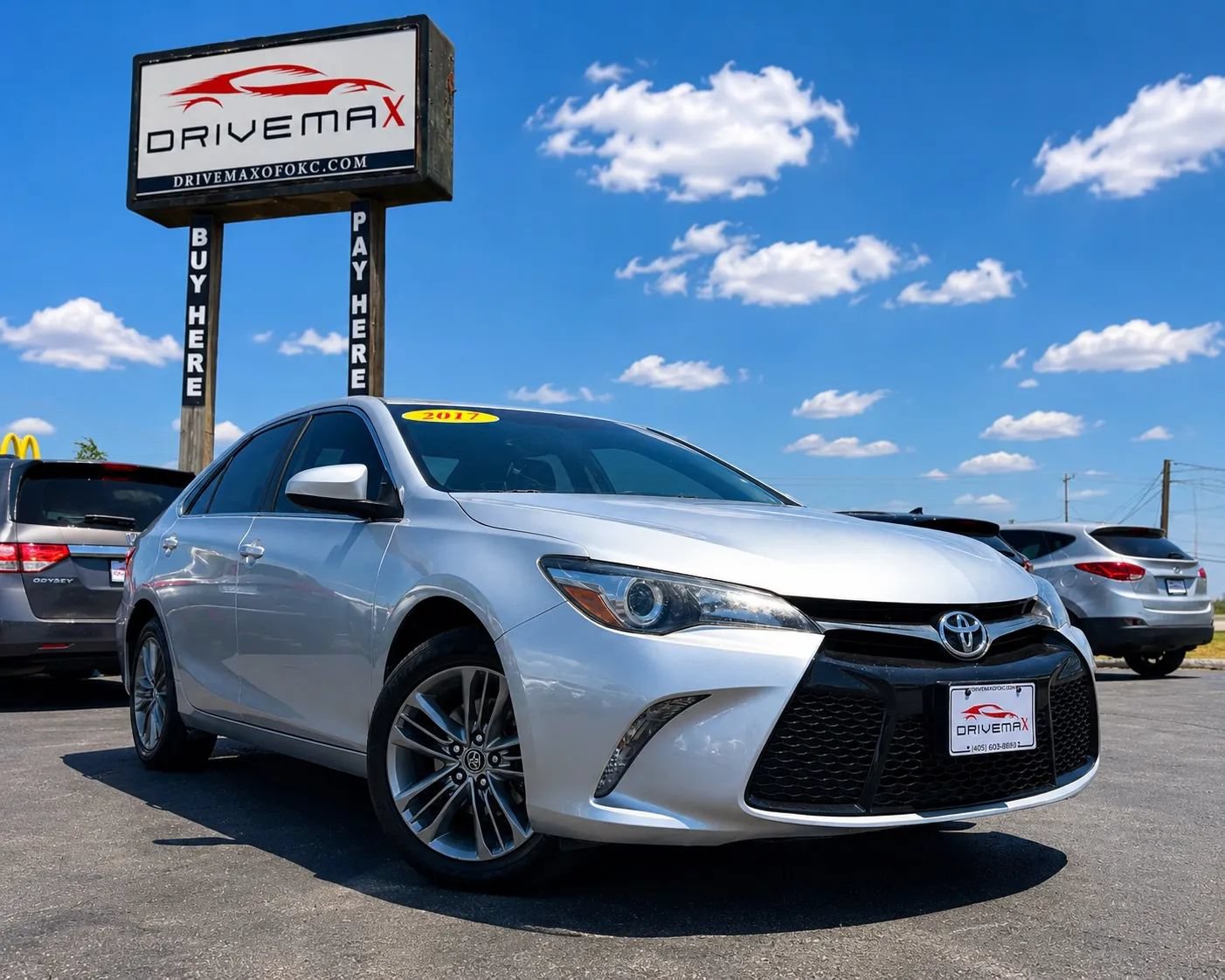 Used 2017 Toyota Camry SE FWD image 1