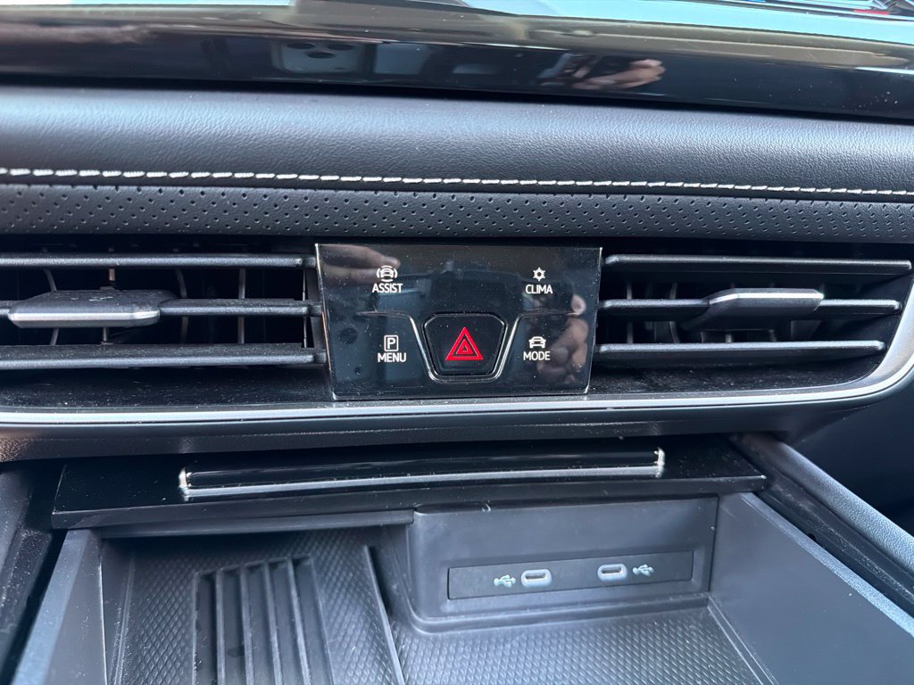 Used 2025 Volkswagen Atlas SE FWD image 12